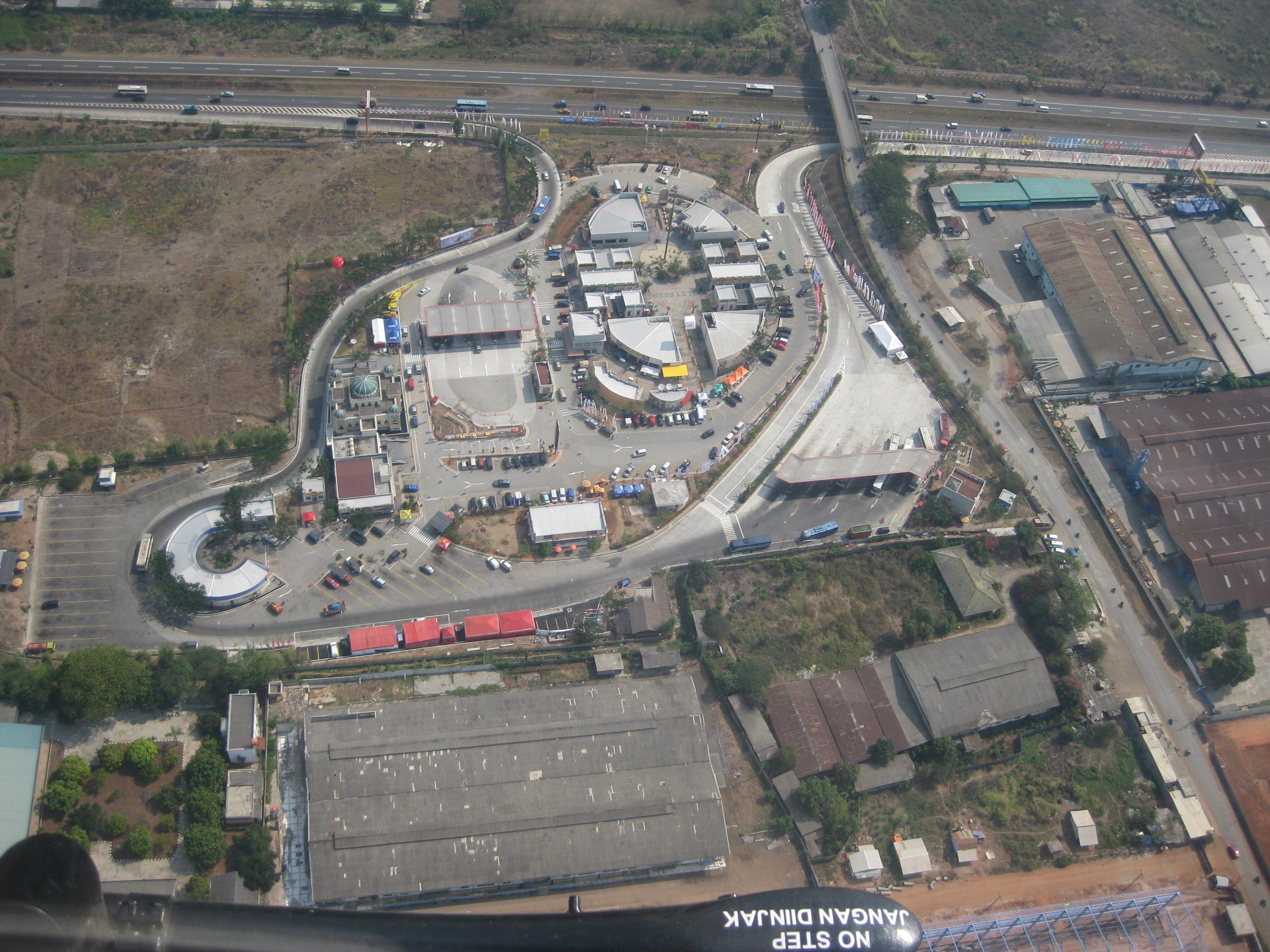 Tempat istirahat di jalan tol Cikampek