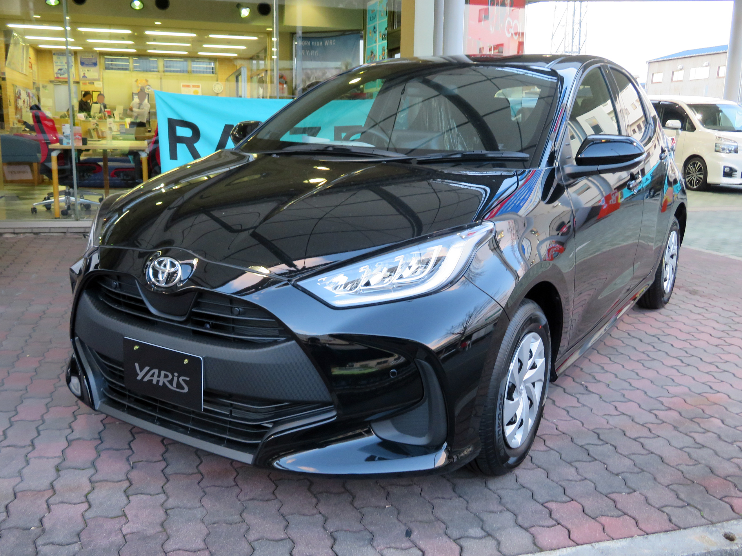 激安特価1UPJ-85711530]ヤリス(YARIS)(KSP210)右テールランプ 中古 テールライト