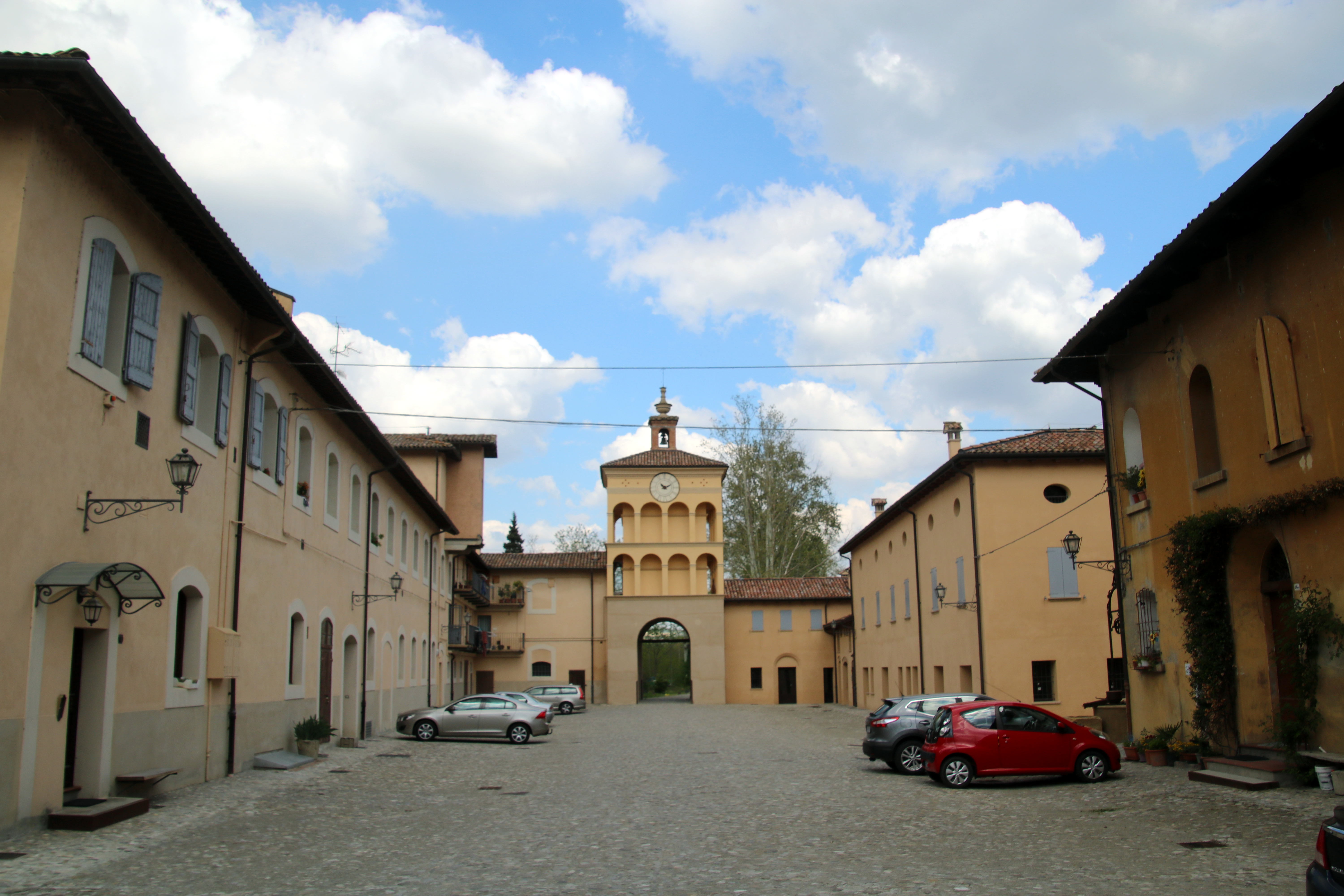 File:Via degli Dei, Sasso Marconi, Palazzo de' Rossi (Pontecchio Marconi)  06.jpg - Wikimedia Commons