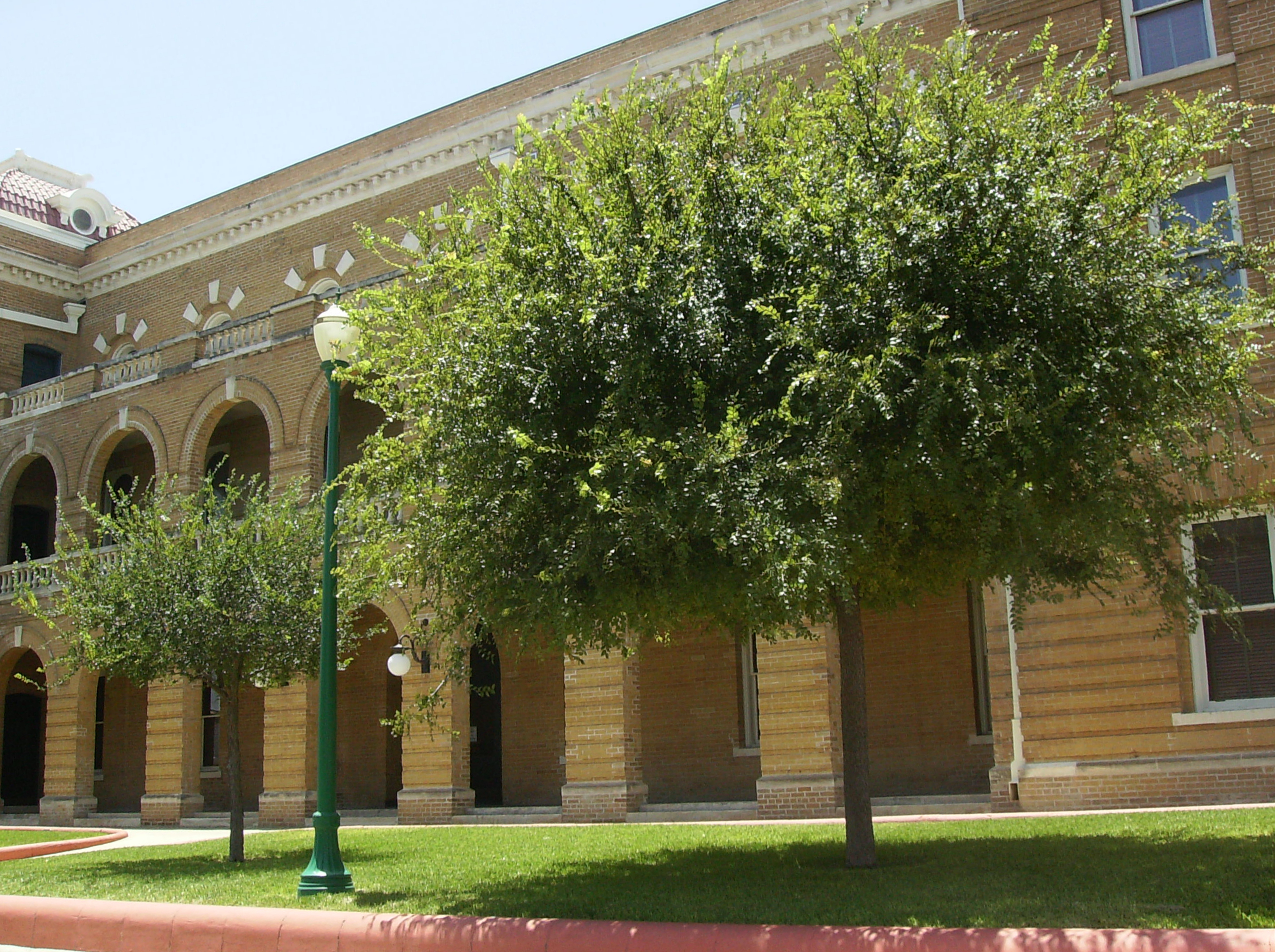 Photo of Webb County Courthouse