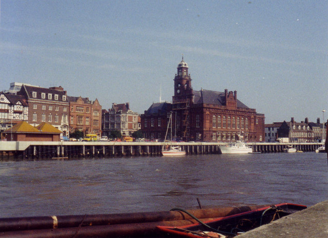 File:Yarmouth waterfront in 1991 - geograph.org.uk - 772524.jpg