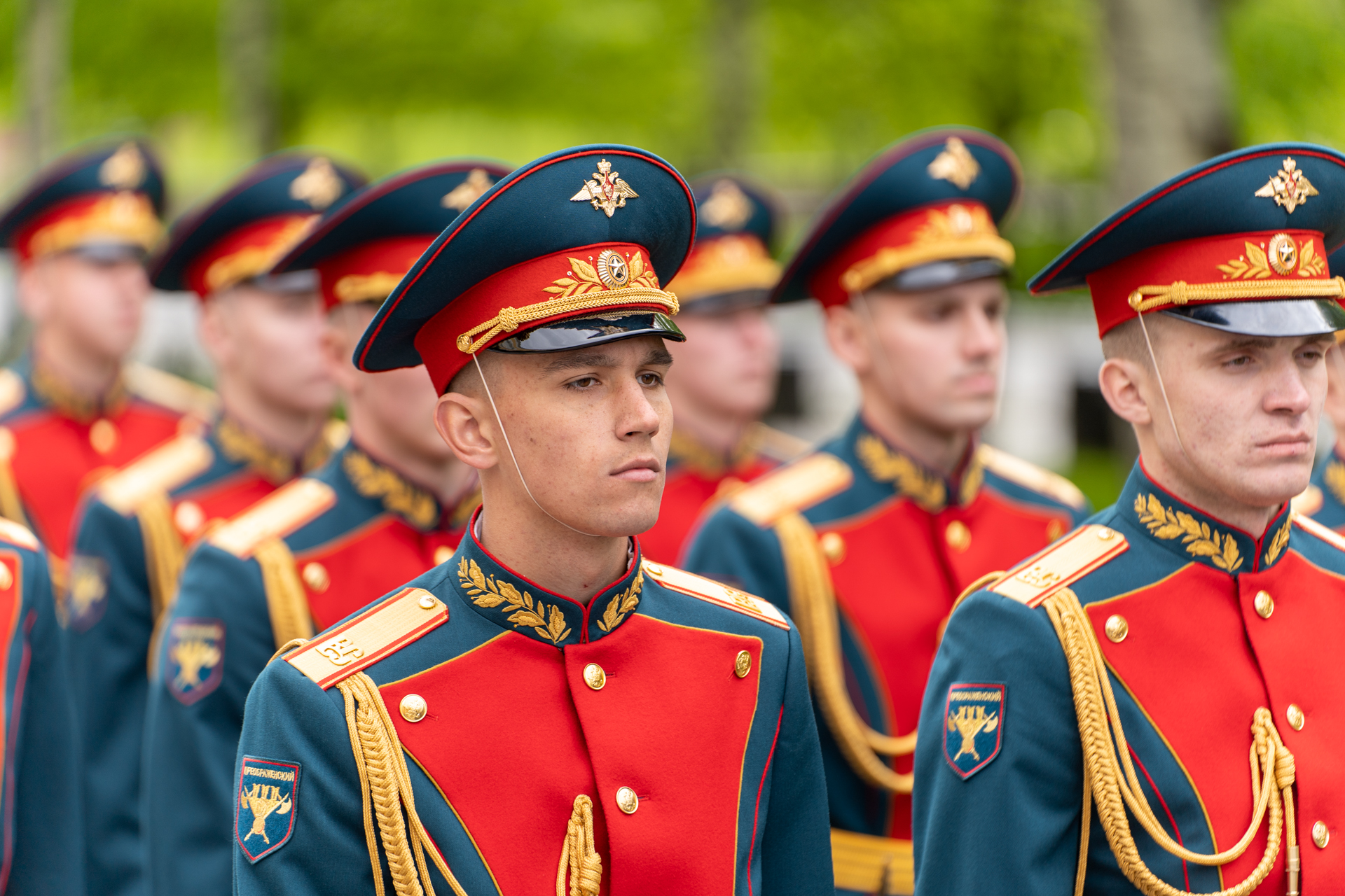 Кремлевская 4 5. Почетный караул Кремль. Караул у Кремля. Почетный караул Волгоград. Парадная форма Караульных Кремля.