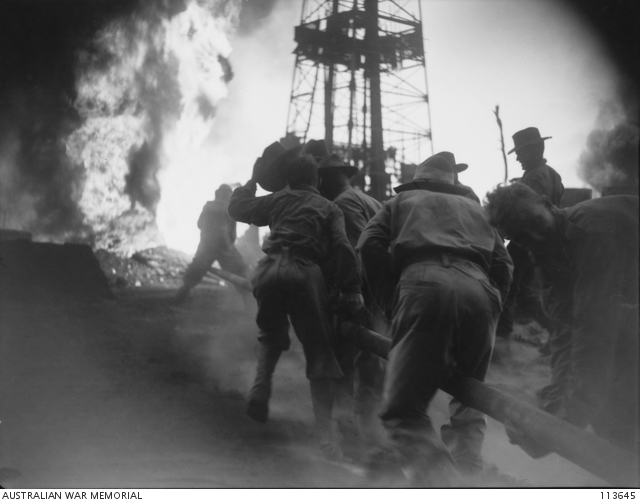ファイル Australian Troops Trying To Extinguish An Oil Well Fire Jpg Wikipedia