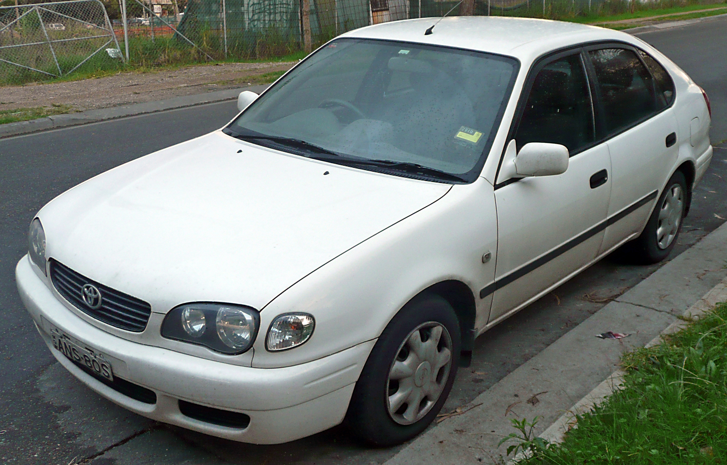 Corolla 2000 года. Toyota Corolla 2000. Corolla 2000 e110. Тойота Королла 2000 хэтчбек. Тойота Королла 2000 2001.