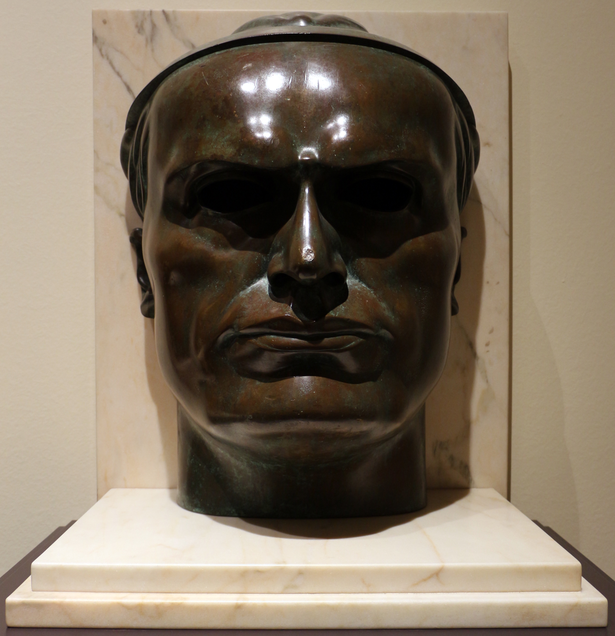 File:Adolfo wildt, busto di mussolini, 1924 ca. (coll. priv) 01.jpg -  Wikimedia Commons