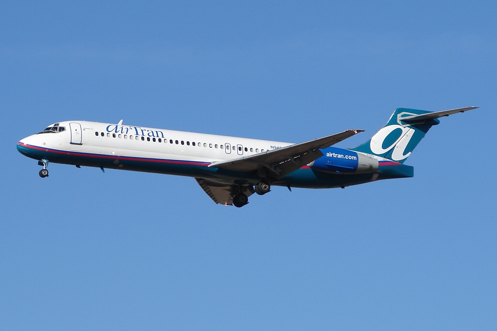 AirTran at DFW (3182949951).jpg