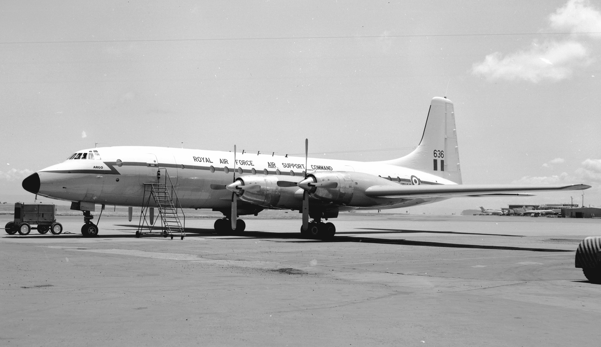 Raf 1. Bristol Type 175 Britannia. Бристоль 253 самолет. Bristol Britannia самолет. Bristol Britannia c.1.