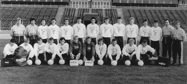 File:Bundesarchiv Bild 183-1990-0223-013, Mannschaftsfoto FC Berlin.jpg