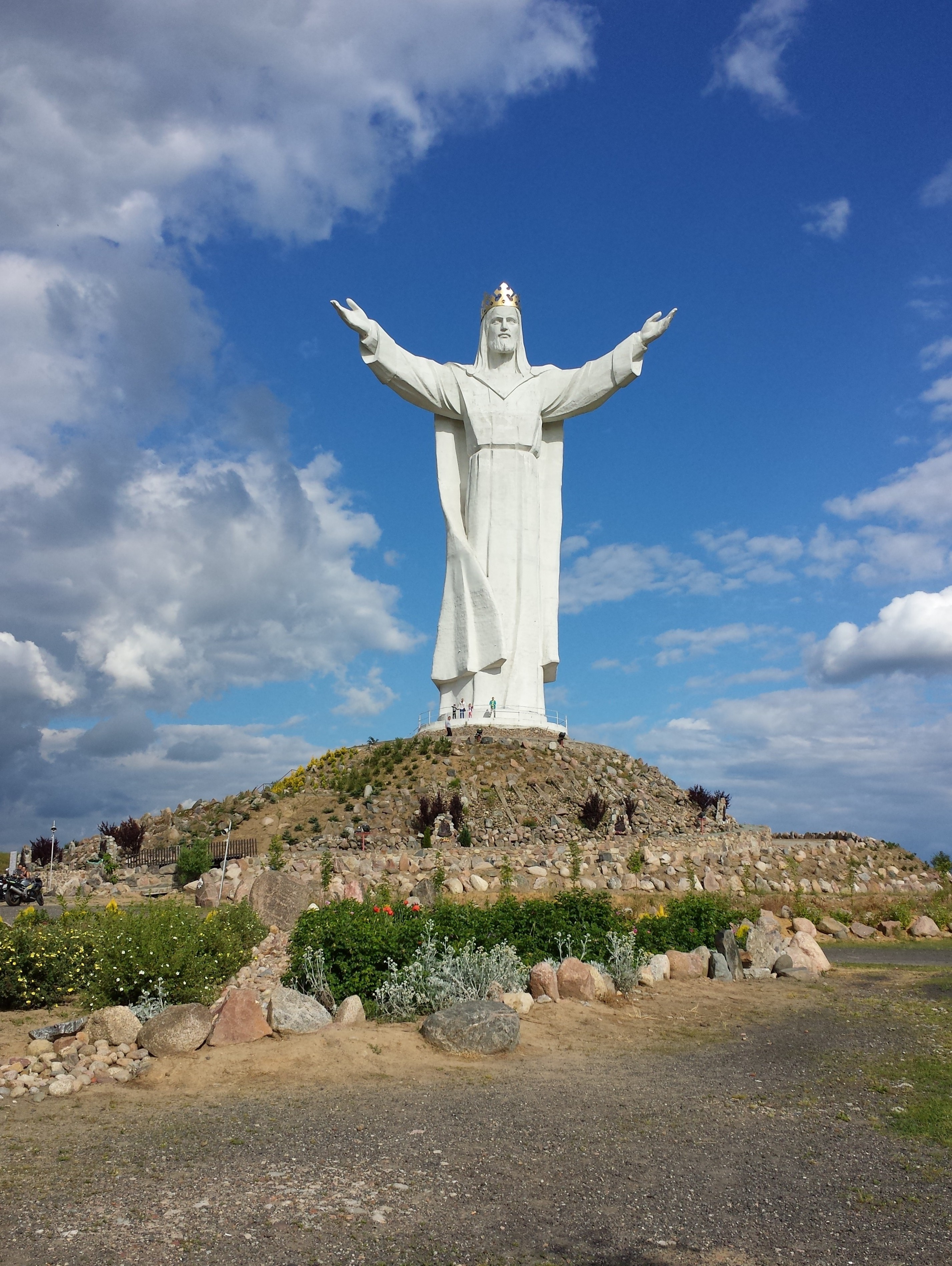 Статуя христа царя в польше