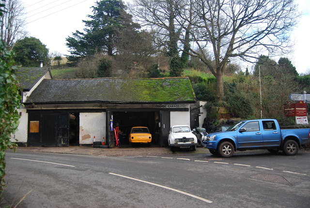 File:Combe Garage - geograph.org.uk - 3366797.jpg