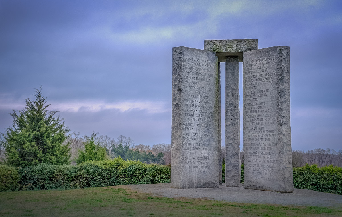 https://upload.wikimedia.org/wikipedia/commons/b/bc/Georgia_Guidestones_2014-03-18_01.jpg