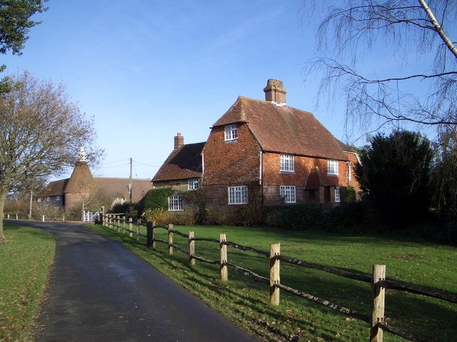 File:Great Spray's Farm House, North of Penhurst - geograph.org.uk - 295337.jpg