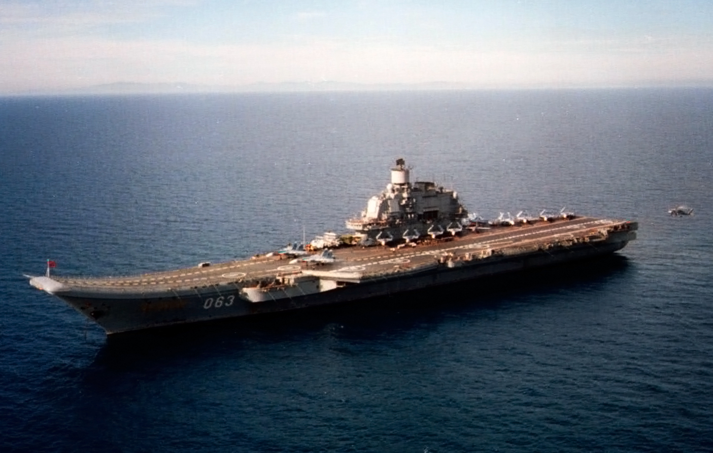 Future russian aircraft carriers. #2 - Page 33 Kuznetsov_960111-N-9085M-001