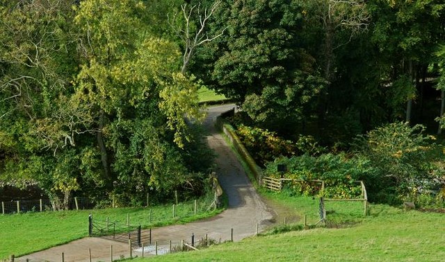 File:Lane and bridge, Glenarm - geograph.org.uk - 1010333.jpg