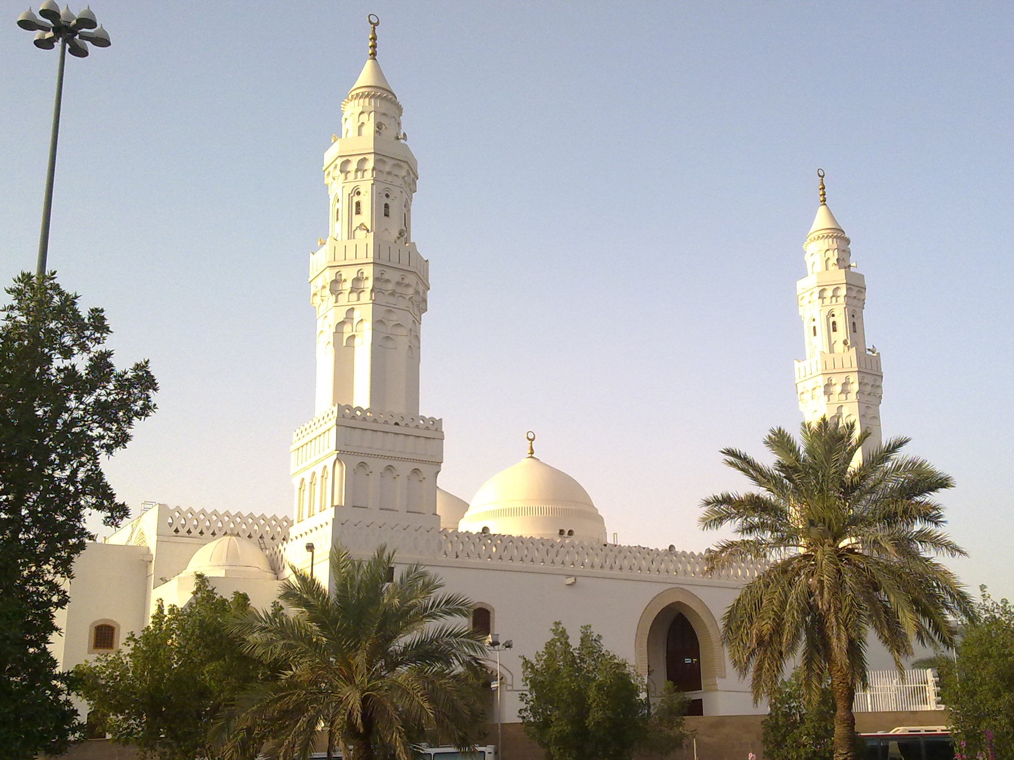 مسجد القبلتين ويكيبيديا
