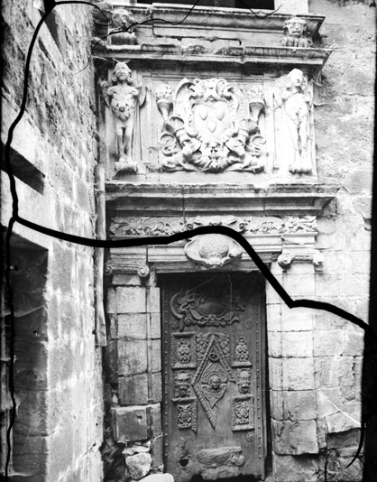 File:Porte Renaissance, Figeac, octobre 1898 (3272143098).jpg