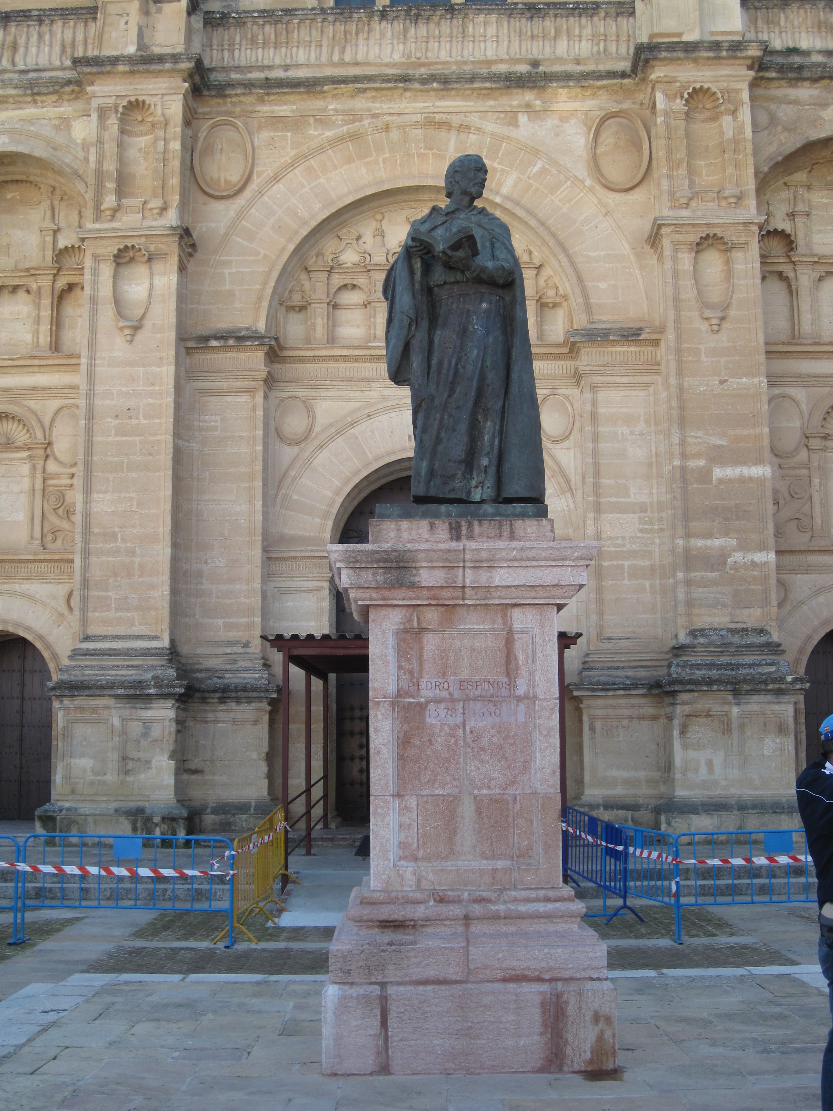 Statue of Pedro Espinosa in the Plaza de Santa Maria with a pavement cafe  and the giants arch to the rear, Antequera, Spain Stock Photo - Alamy