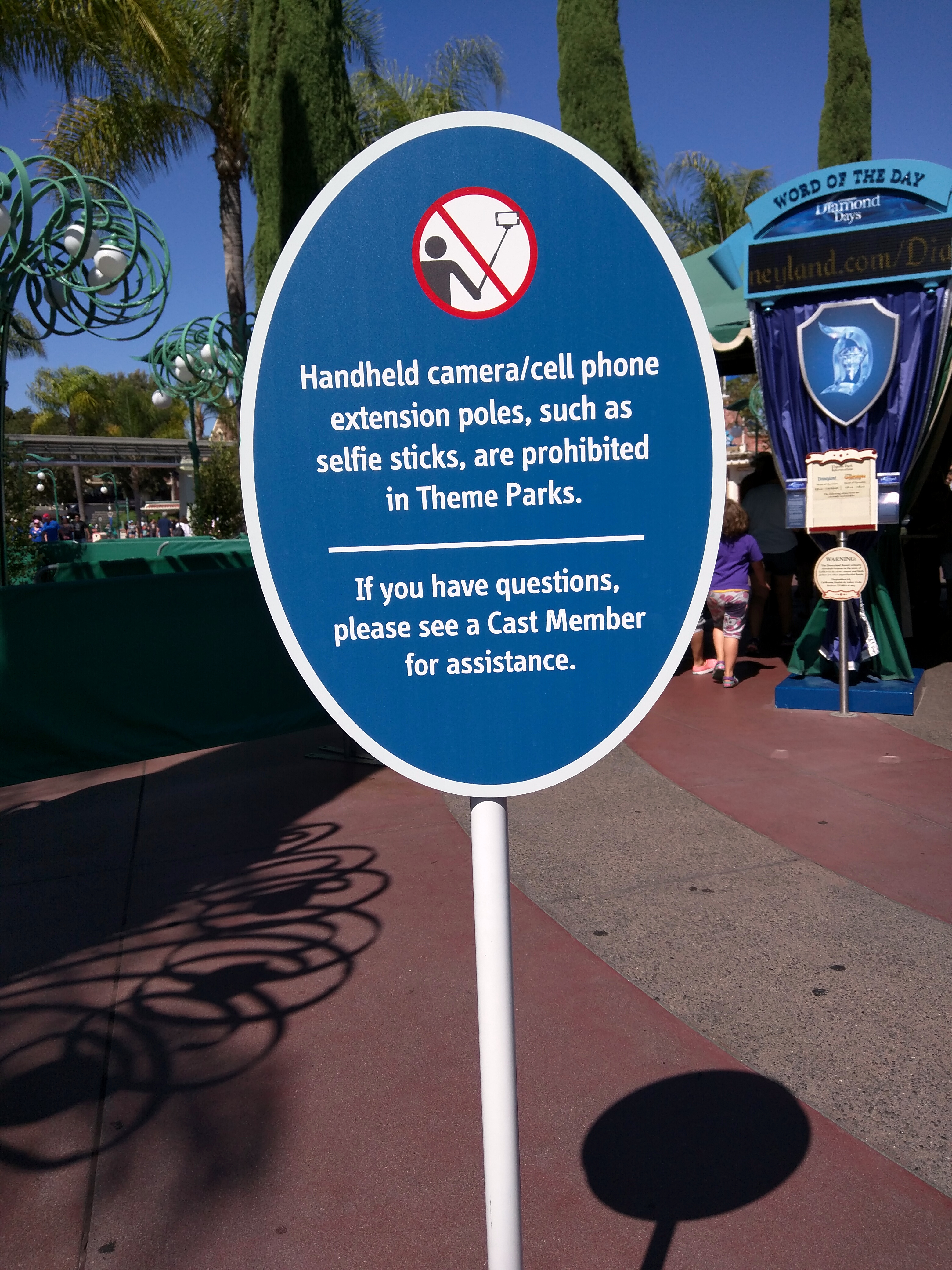 File:Selfie sticks prohibited sign, Disneyland, Anaheim, Orange County,  California, USA (19657735050).jpg - Wikimedia Commons