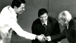 File:Silvio Santos, Euclides Quandt e Manuel de Nóbrega em 1975.jpg