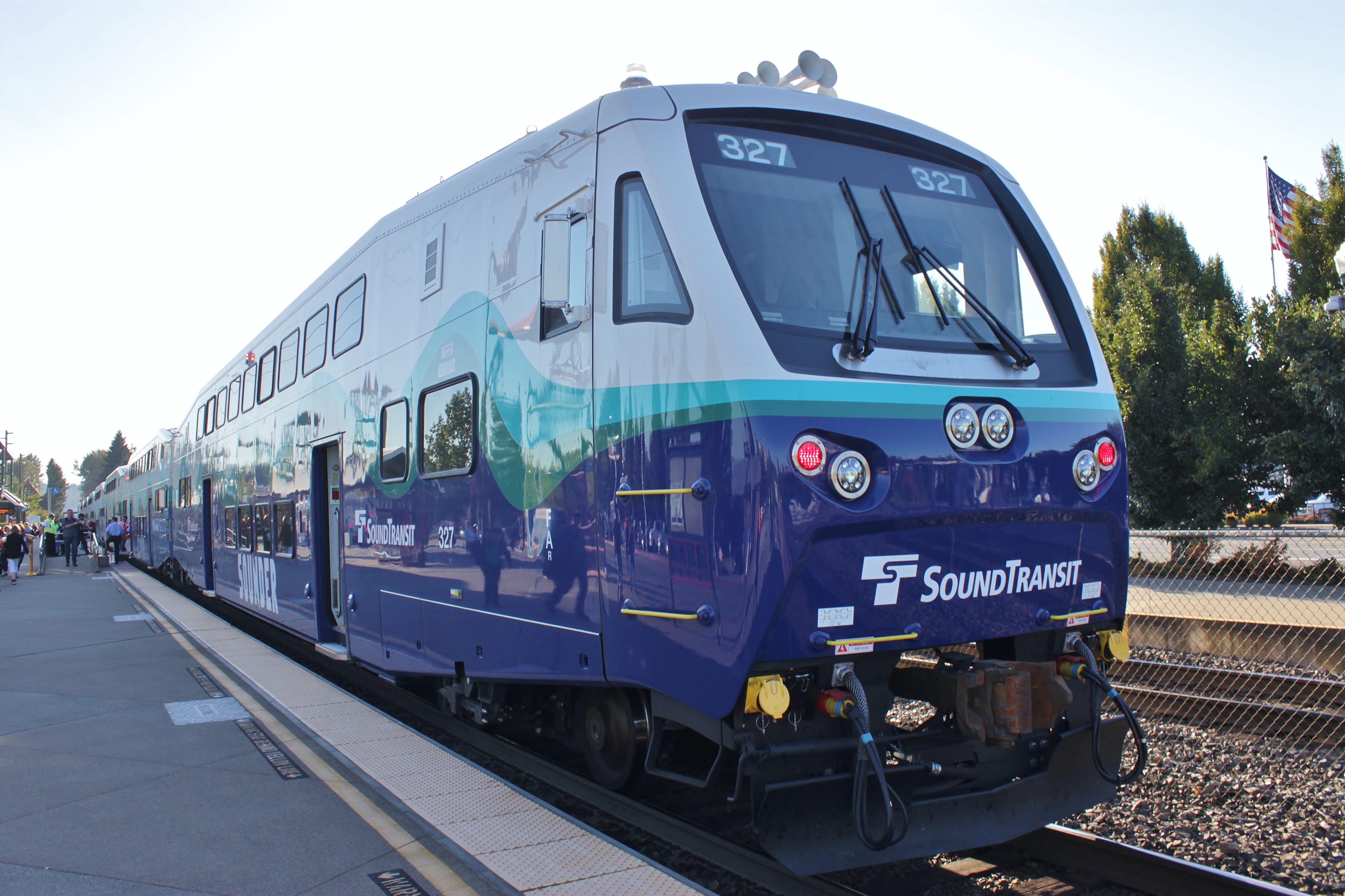 HO BiLevel Commuter Car: FrontRunner (Cab: 109 Coaches: 201 208)