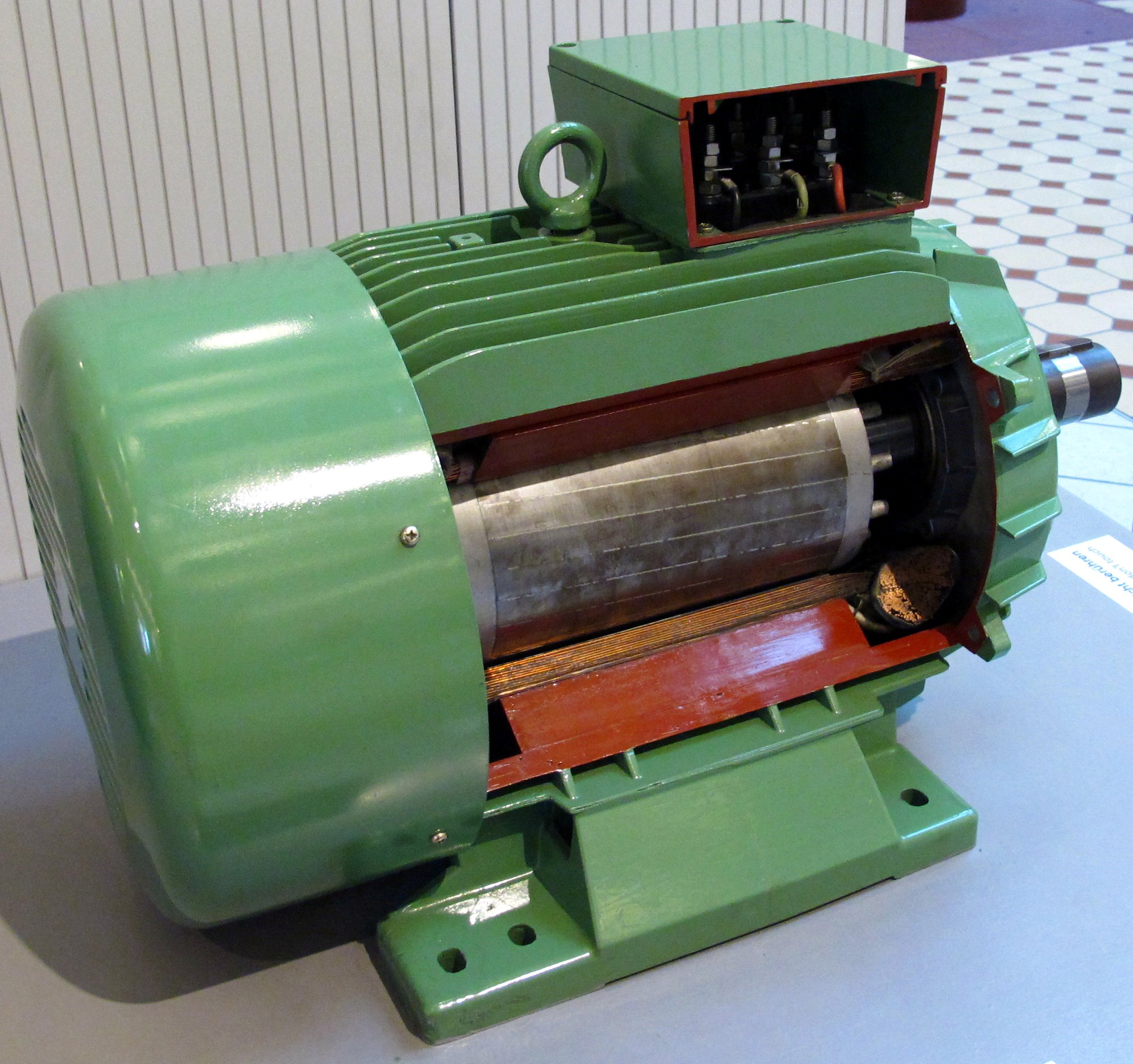 File:TMW 50905 Elin-Asynchronmotor.JPG - Wikimedia Commons