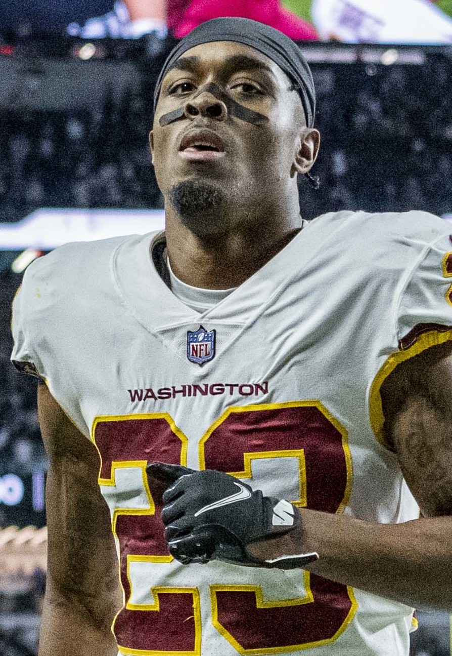 File:William Jackson III WFT-Raiders DEC2021 (cropped).jpg