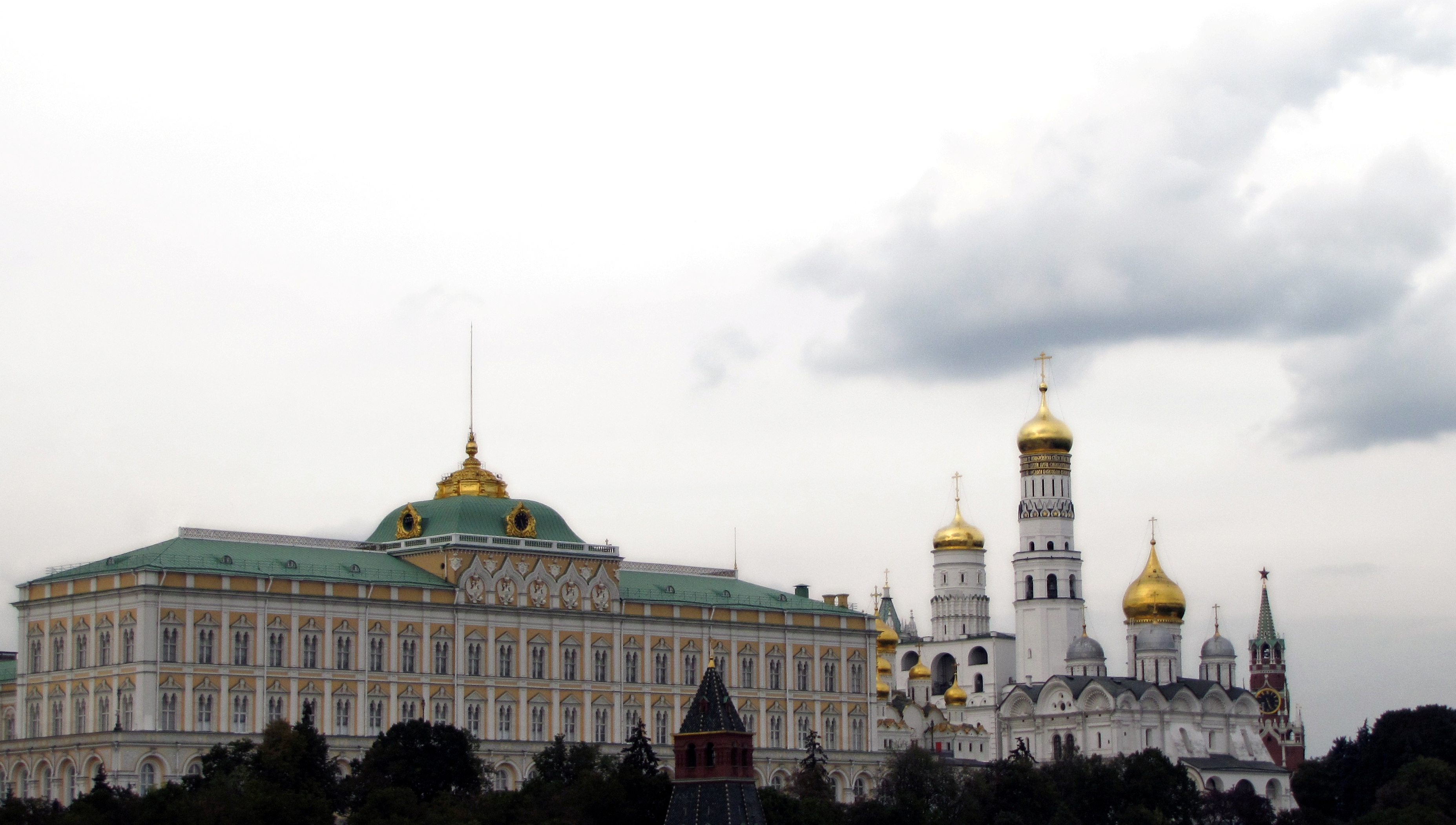 Grand kremlin. Большой Кремлёвский дворец в Москве Архитектор. Тон большой Кремлевский дворец. Фасад большого кремлёвского дворца в Москве.