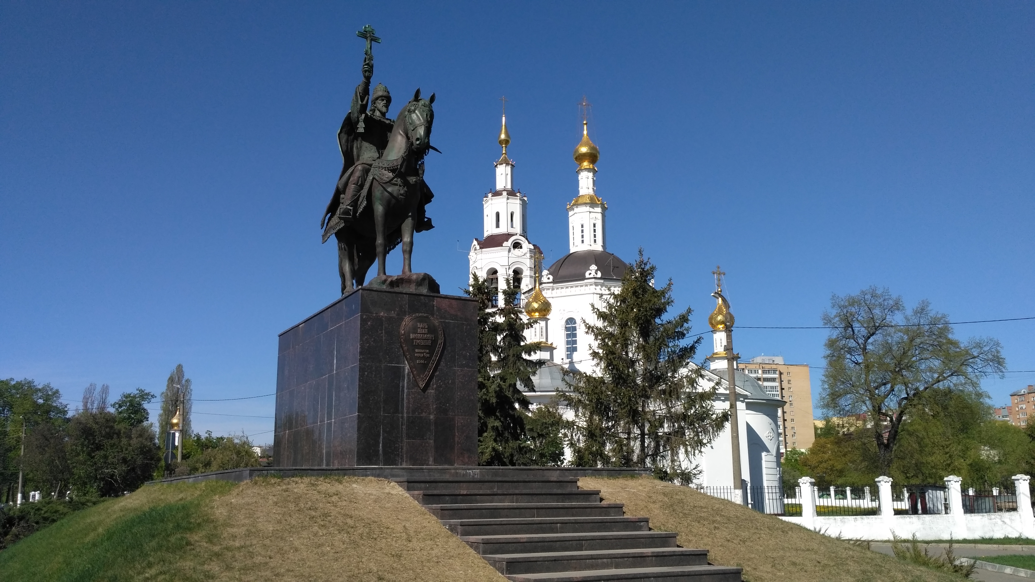 Ф м орел. Г Орел памятник Ивану Грозному. Памятник Ивану 4 в Орле. Памятник Ивану Грозному Орел 2016.