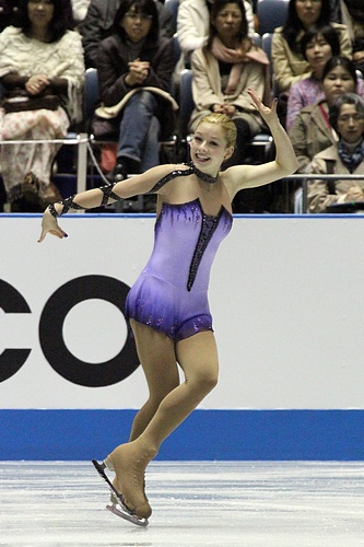 File:2012 ISU World Team Trophy Gracie GOLD.jpg