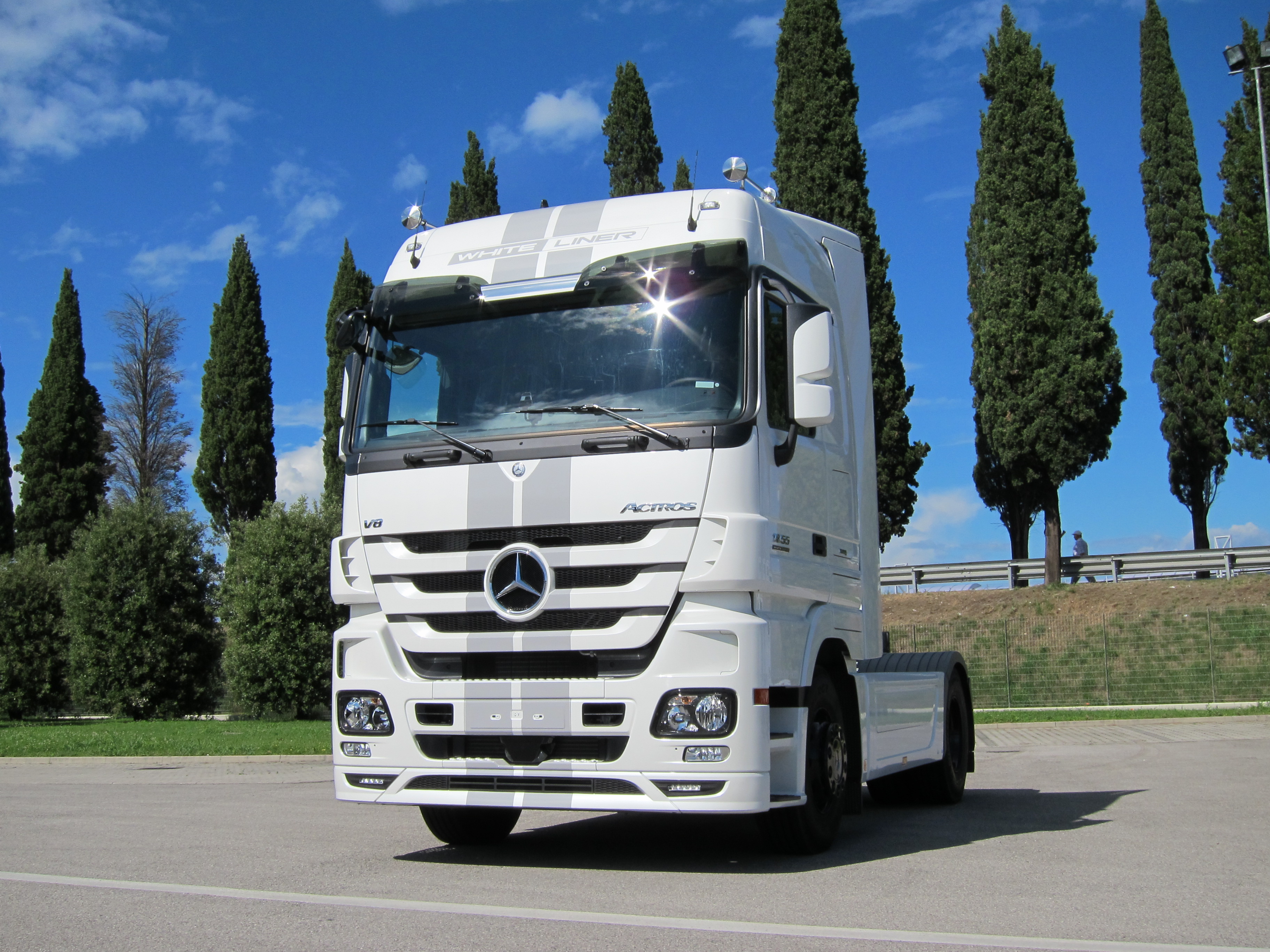 Mercedes actros. Мерседес Бенц Актрос. Мерседесом-Бенцом- Актрос». Мерседес Бенц Актрос 5. Mercedes Benz Actros White Liner.