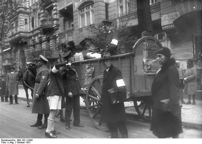 File:Bundesarchiv Bild 102-12444, Berlin, Sammlung für Arme und Arbeitslose.jpg