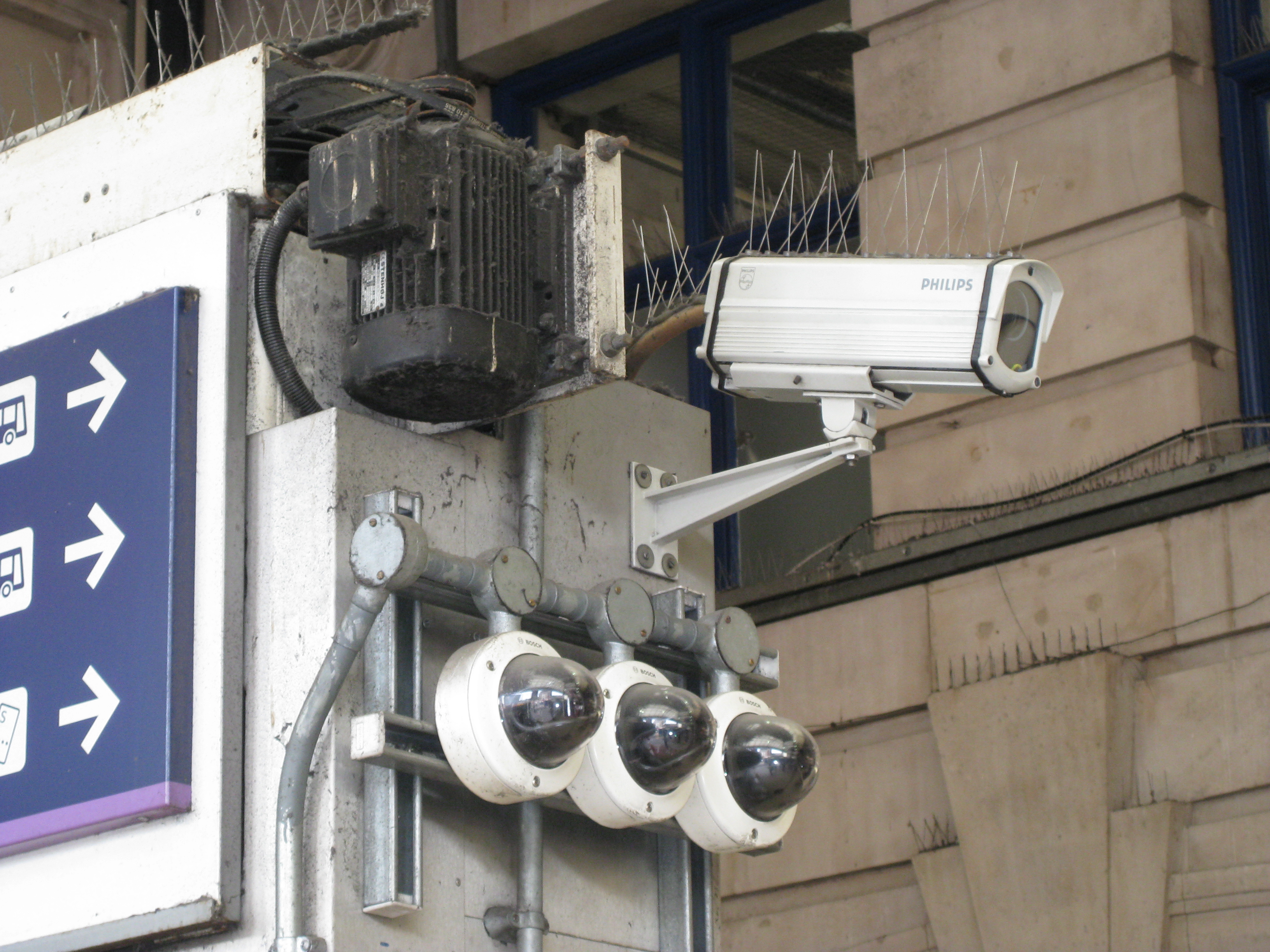 File:CCTV in London 154.jpg - Wikimedia Commons