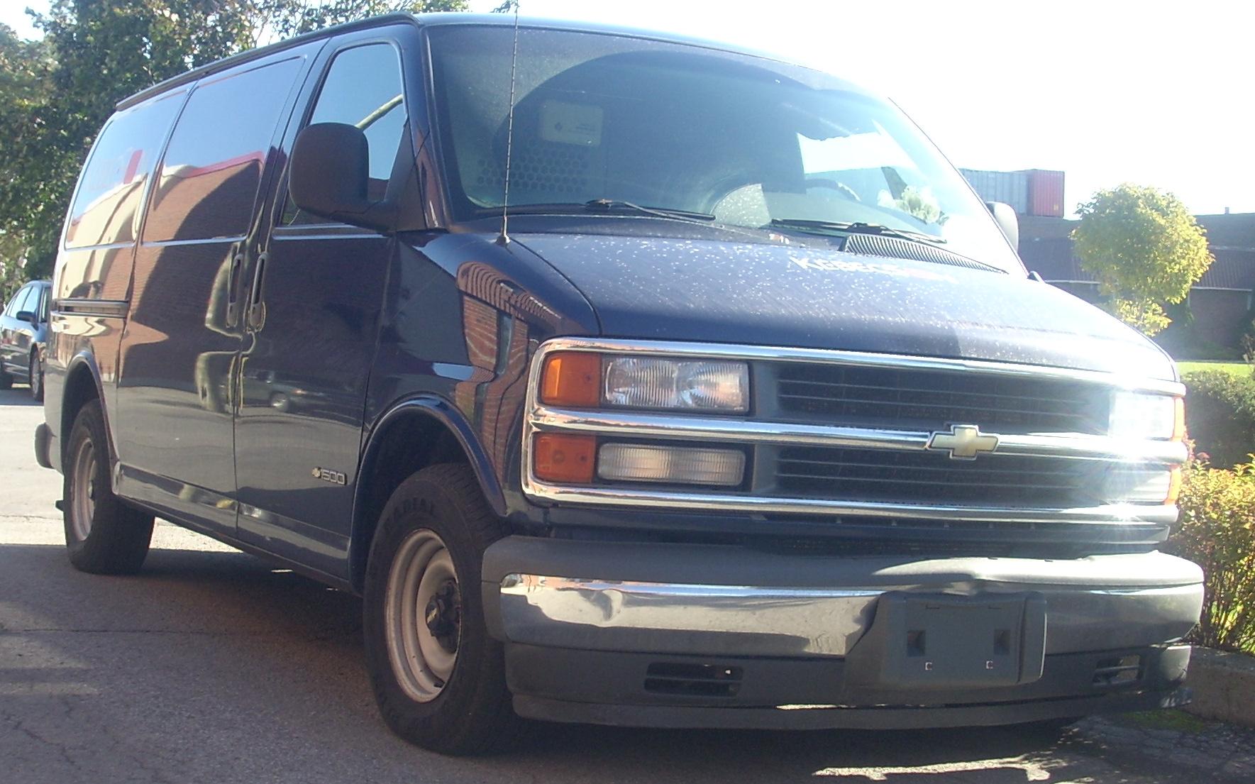 File:Chevrolet Express 1500 Van (Kebecson).JPG - Wikimedia Commons