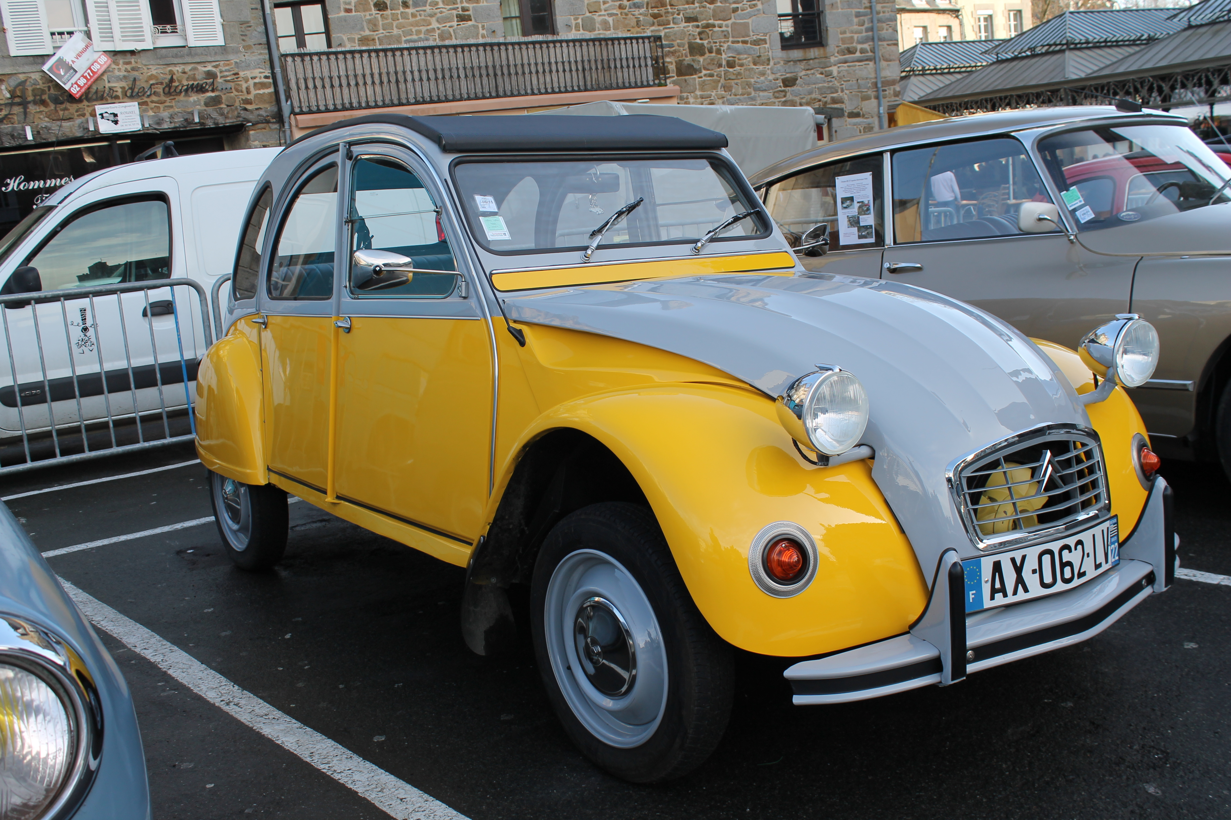 Citroen 2cv fourgonnette Ferrari