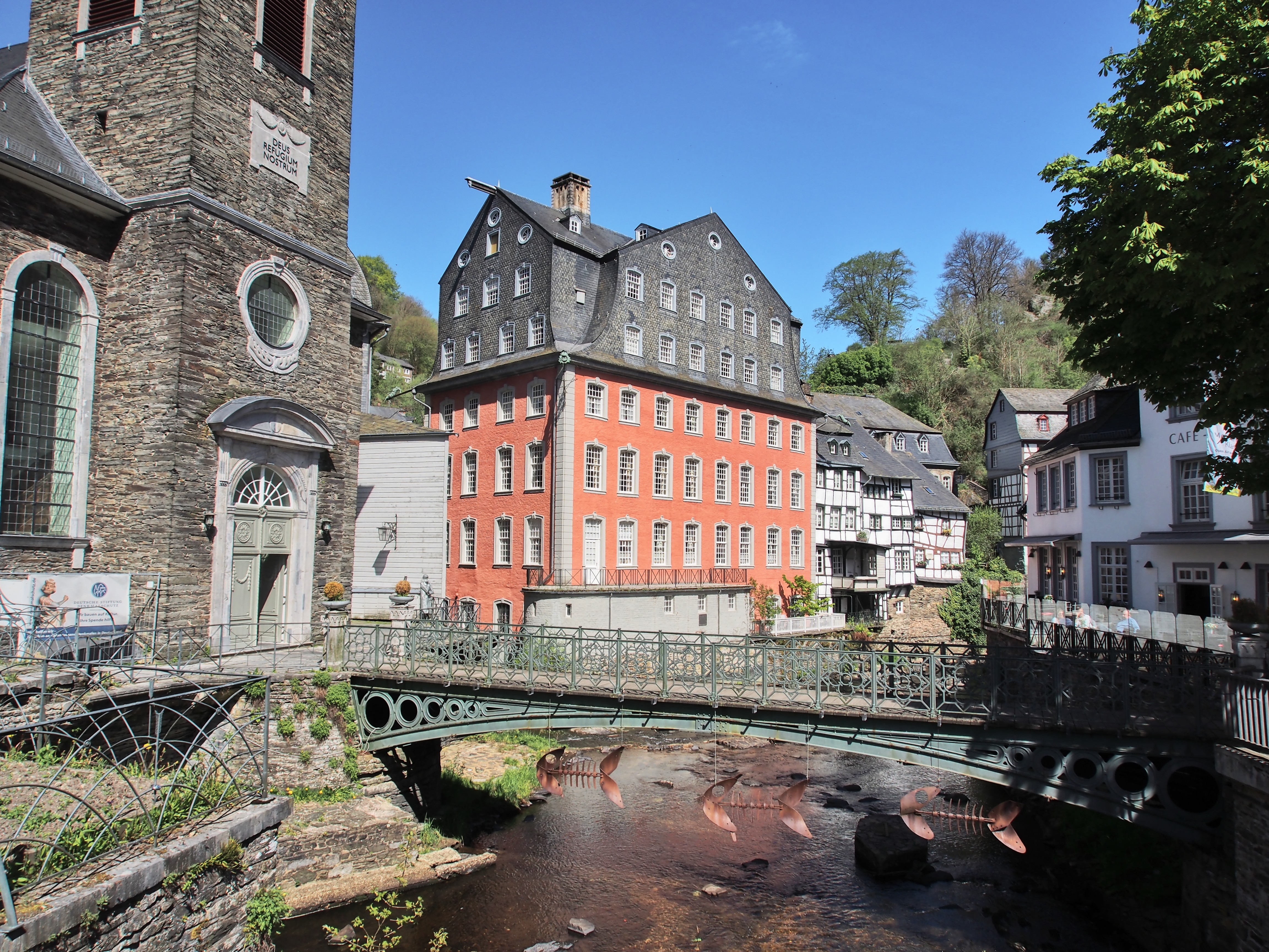 File Das Rote Haus Und Rur In Monschau Bild 1 Jpg Wikimedia Commons