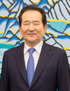 <span class="mw-page-title-main">Chung Sye-kyun</span> Prime Minister of South Korea from 2020 to 2021