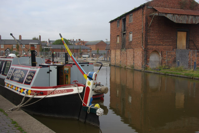 File:Ellesmere Basin - geograph.org.uk - 1003079.jpg