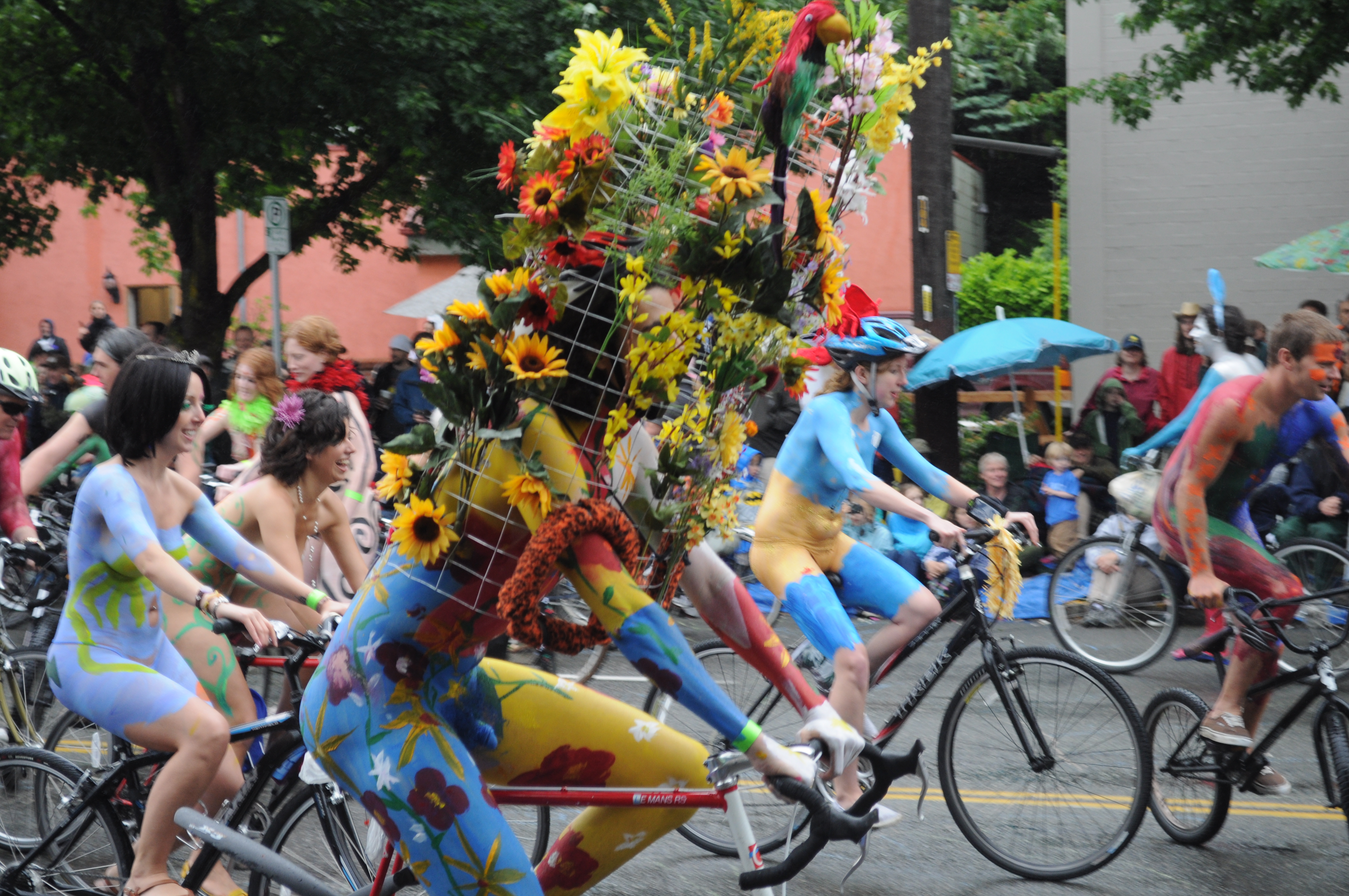 File Fremont Solstice Parade 2011 Cyclists 139 jpg Wikimedia Commons