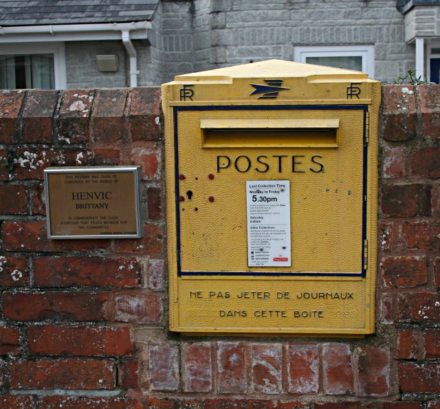 File:French Post Box - geograph.org.uk - 324393.jpg