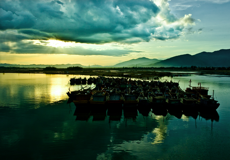 File:Hiền Lương river at sunset.jpg
