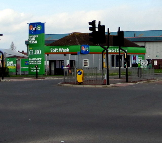 File:IMO Attended Car Wash, Bridgwater - geograph.org.uk - 5346511.jpg