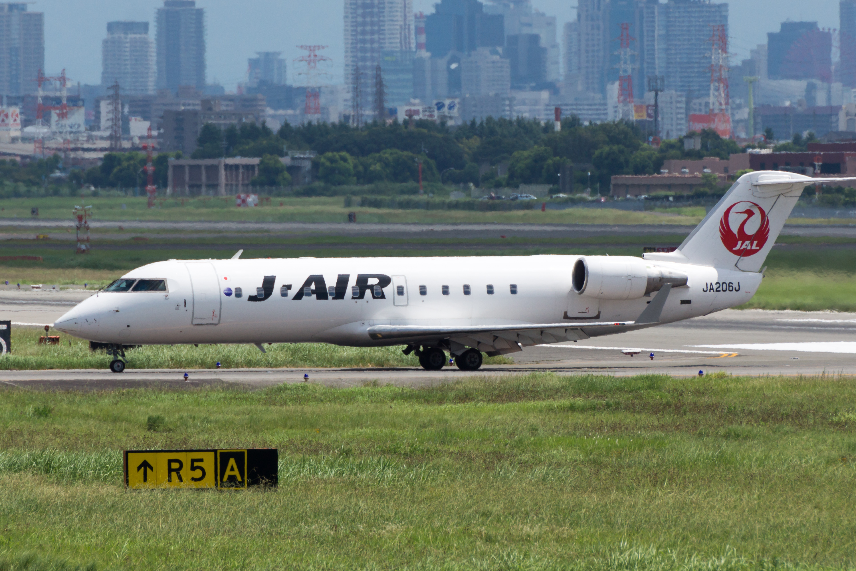 File:J-Air, CRJ-200, JA206J (20189248344).jpg - Wikipedia