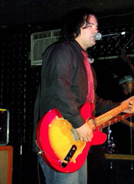 File:Jon Auer singing w guitar 2005.jpg