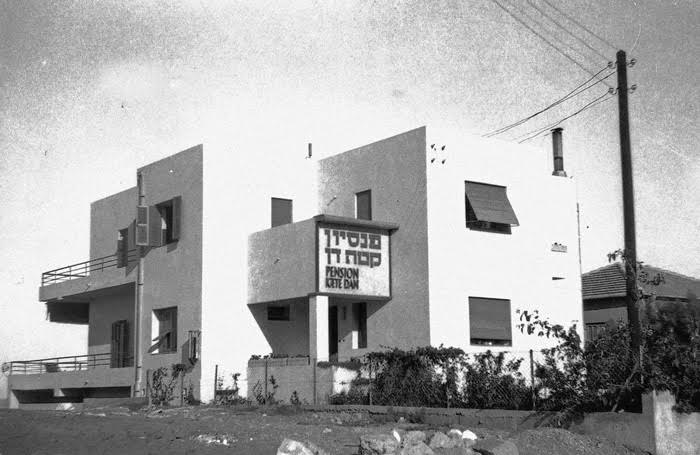 File:Kaete Dan hotel in Tel Aviv 1933.jpg