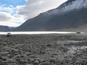 File:Lake Vanda with Onyx River.jpg