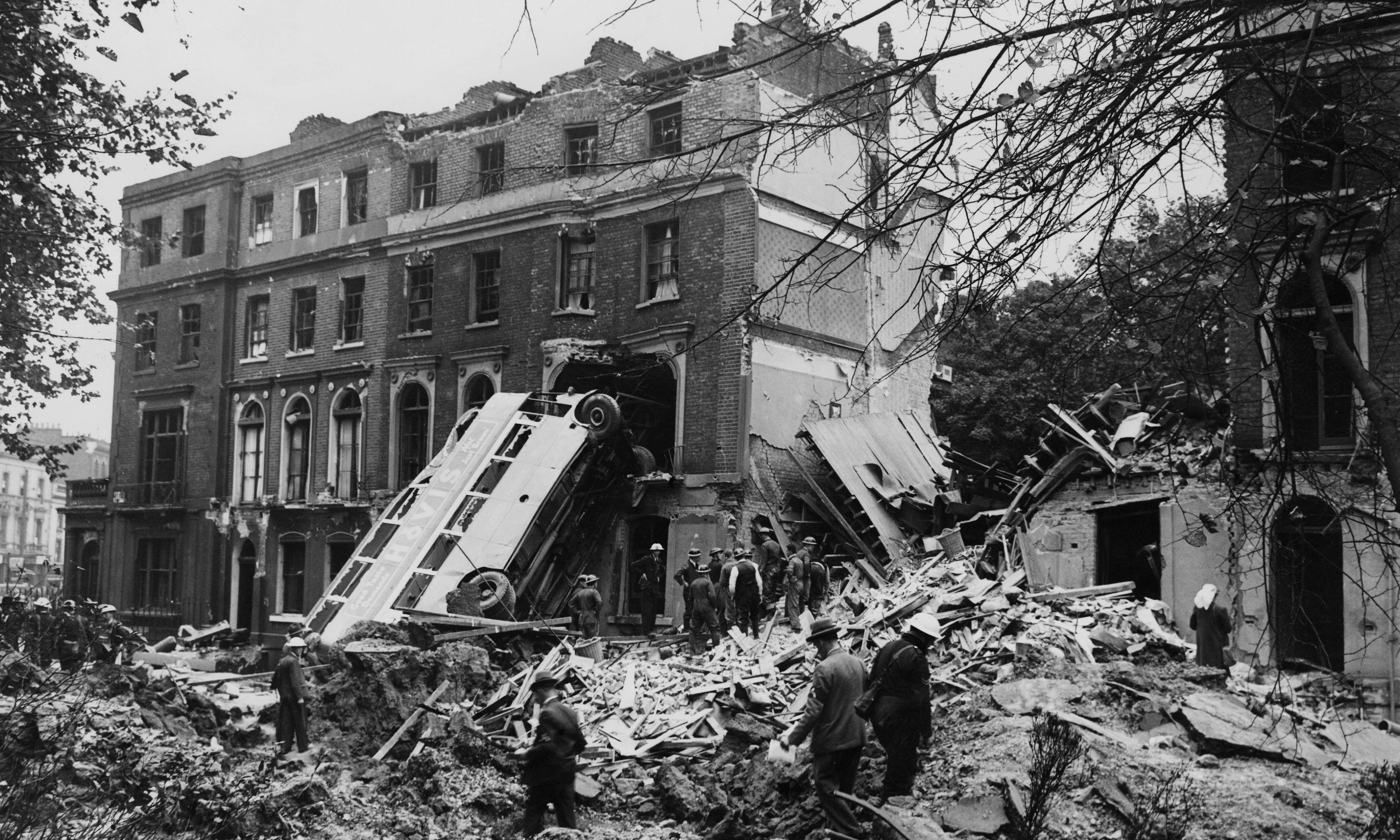 Лондон после. Бомбардировка Лондона 1940. Бомбежка Лондона в 1940. Лондон после бомбежки. Лондон 1943.