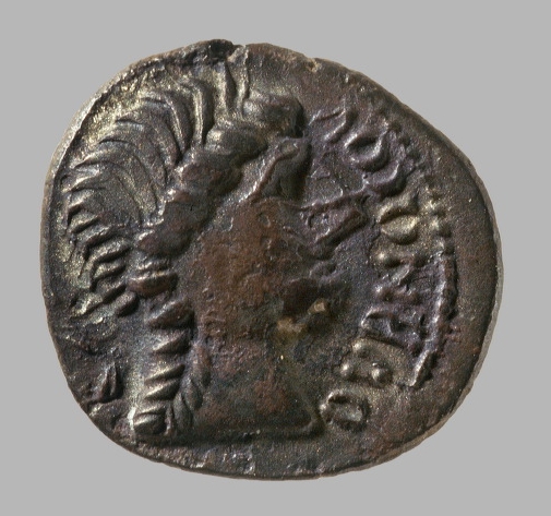 File:Monnaie représentant le chef éduen Dumnorix, portant l’inscription DVBNOCOV - DUBNOREX, conservée au musée de Bibracte..jpg