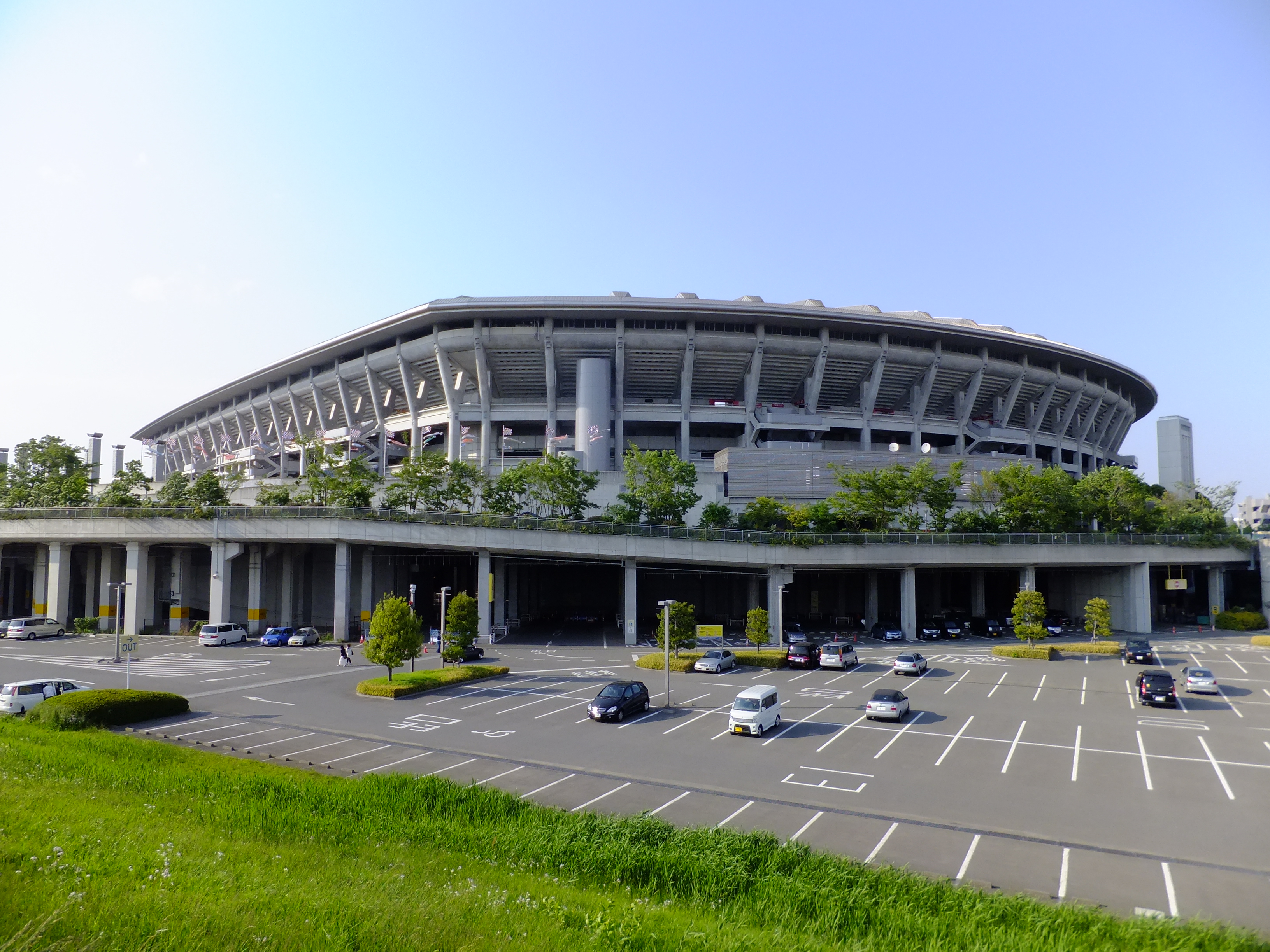 Nissan Stadium - Wikipedia