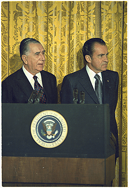 File:Nixon-Médici.gif