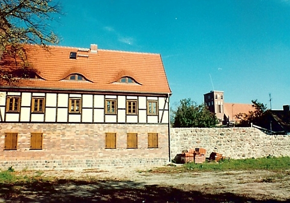 File:Pasewalk Kulturhistorisches Museum mit Kirchturm 1.jpg
